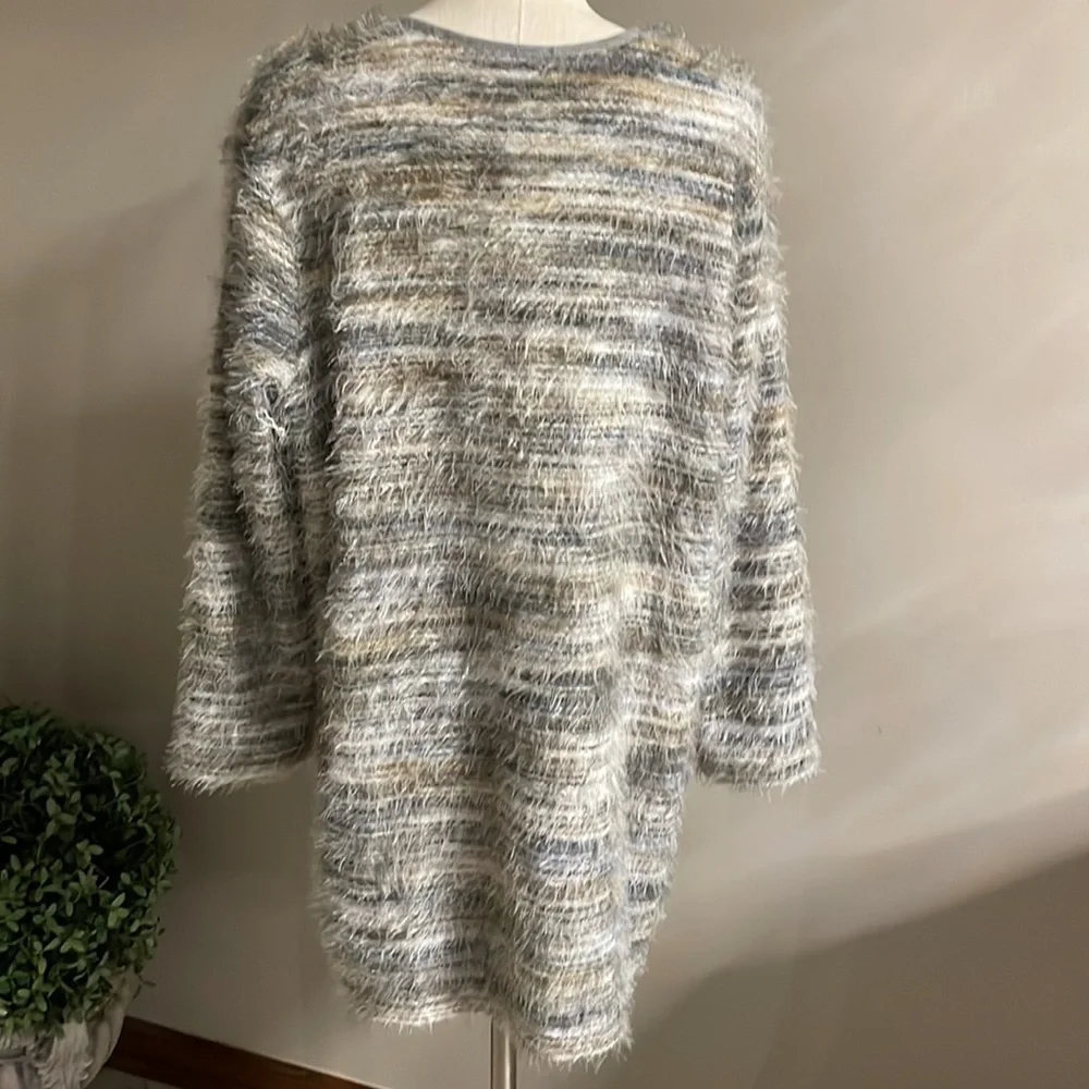 NWT Calvin Klein women’s cardigan knit sweater light 1 hook neck closure fuzzy L